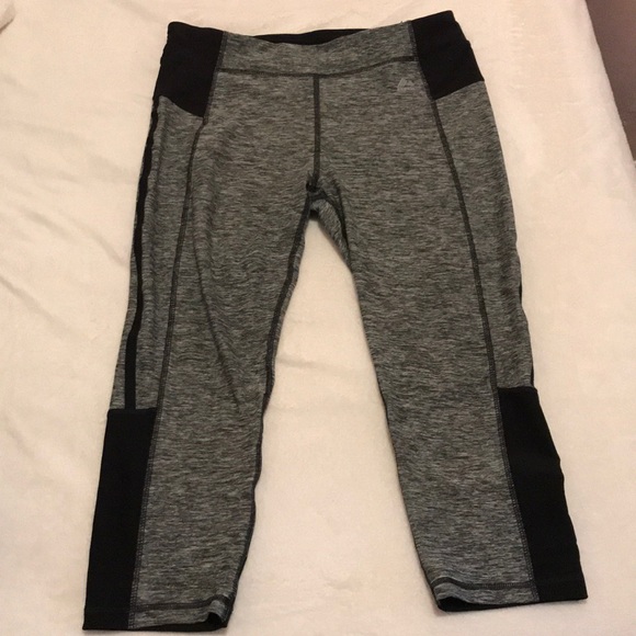 Athletic Leggings Capris - Picture 1 of 3